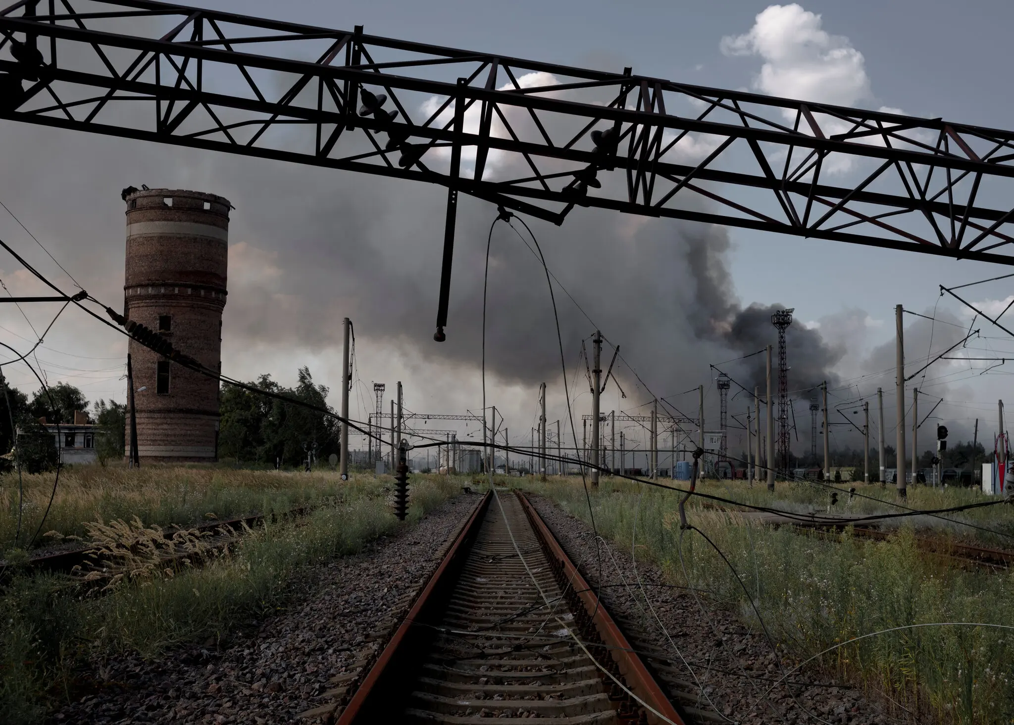 «Лінія фронту близько, і це небезпечно, – сказала пані Сезонова, – але ми зрозуміли, що в Україні все одно ніде не безпечно».